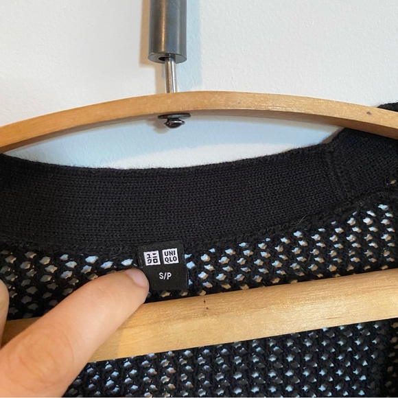 Uniqlo black cropped crochet cardigan - Picture 2 of 5